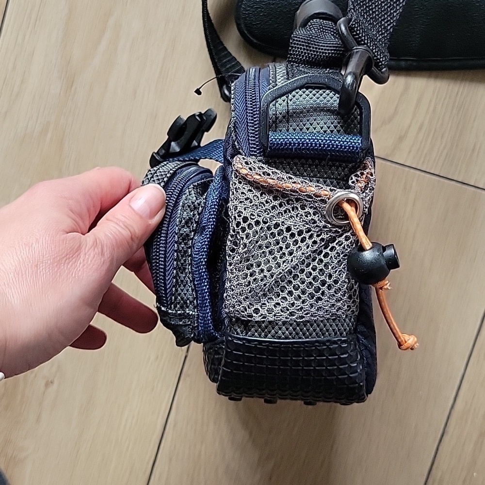 Samsonite (SB609BLU) Blue Multi-Pocket Digital Camera Bag - Picture 3 of 8